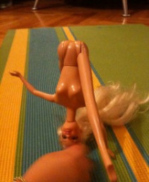 Barbie yogası